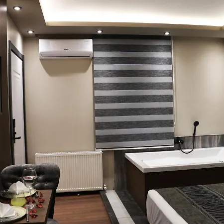 Grand Ueskuedar Hotel