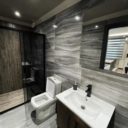 Grand Ueskuedar Hotell